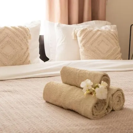 Sea View 3 Bedroom In A Village Apartman *