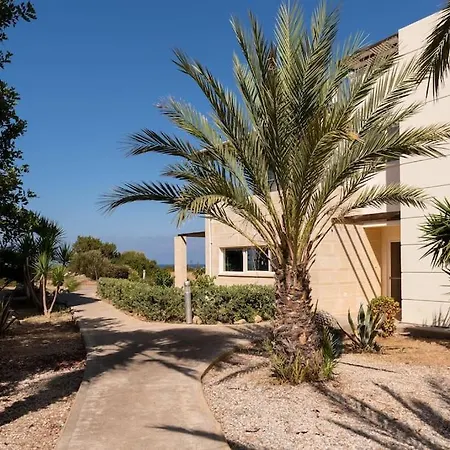 Sea View 3 Bedroom In A Village Apartman