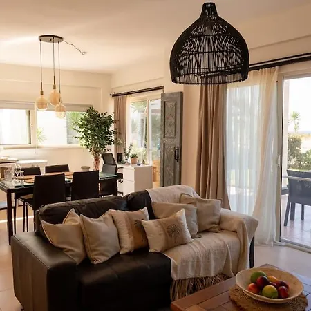 Sea View 3 Bedroom In A Village Apartman