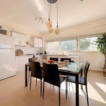 Sea View 3 Bedroom In A Village Апартаменты *