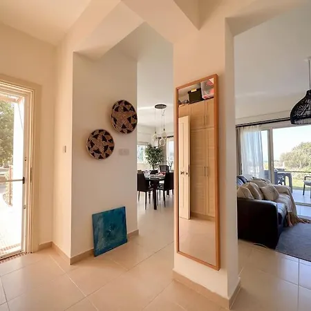 Sea View 3 Bedroom In A Village 아파트 *
